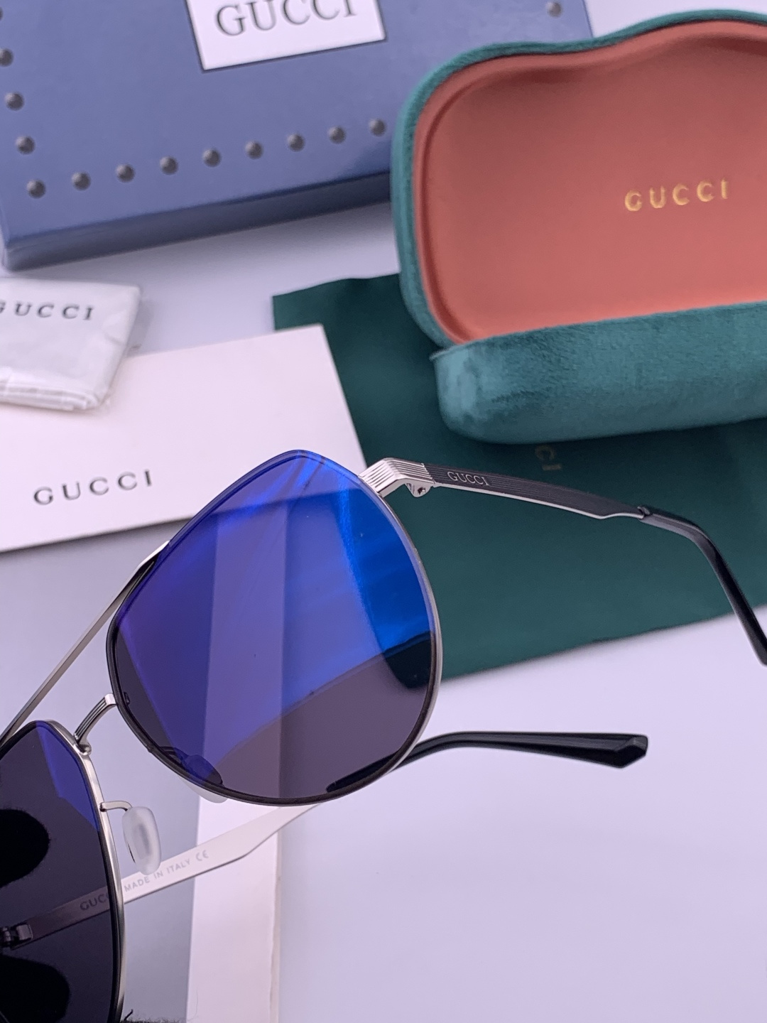 GUCCI 男款炫彩飞行员偏光太阳镜 ❤️材质：高清尼龙加厚卡槽高清偏光镜片 🌹无边框镜架💕颜👍型号：G