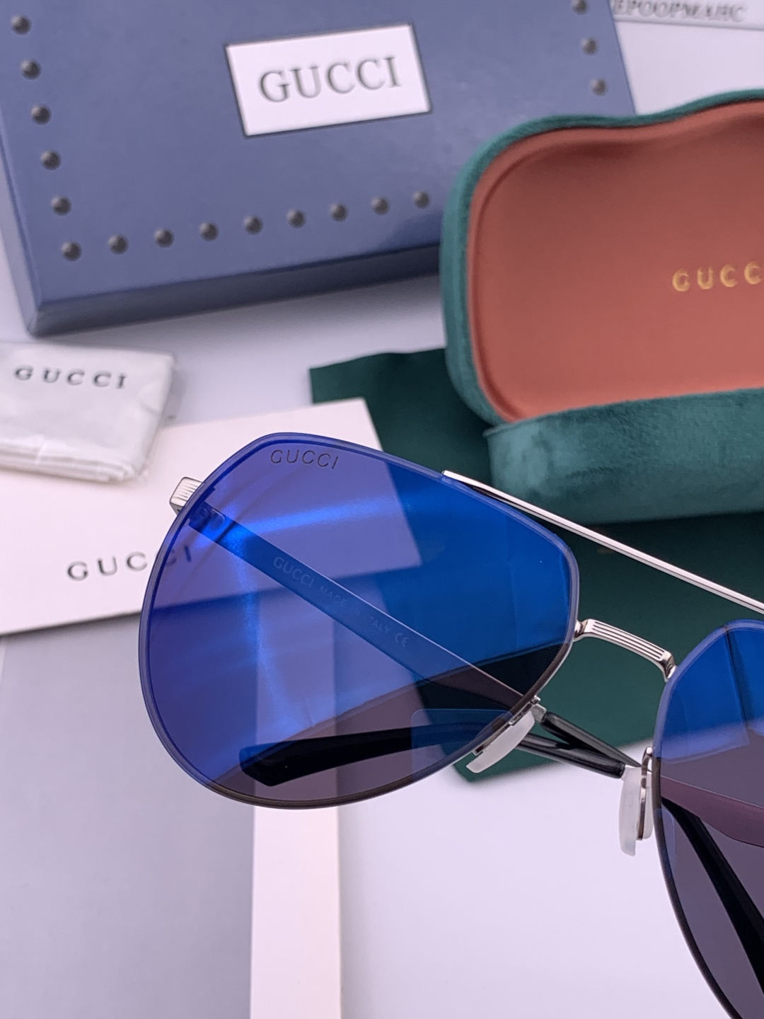 GUCCI 男款炫彩飞行员偏光太阳镜 ❤️材质：高清尼龙加厚卡槽高清偏光镜片 🌹无边框镜架💕颜👍型号：G