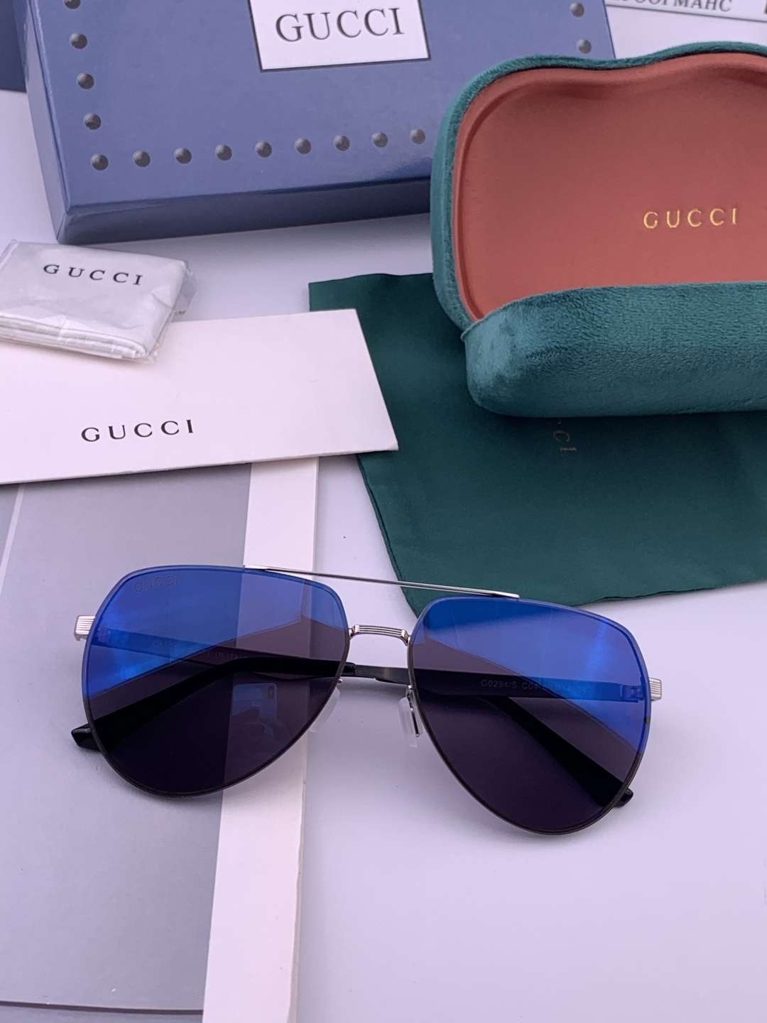 GUCCI 男款炫彩飞行员偏光太阳镜 ❤️材质：高清尼龙加厚卡槽高清偏光镜片 🌹无边框镜架💕颜👍型号：G