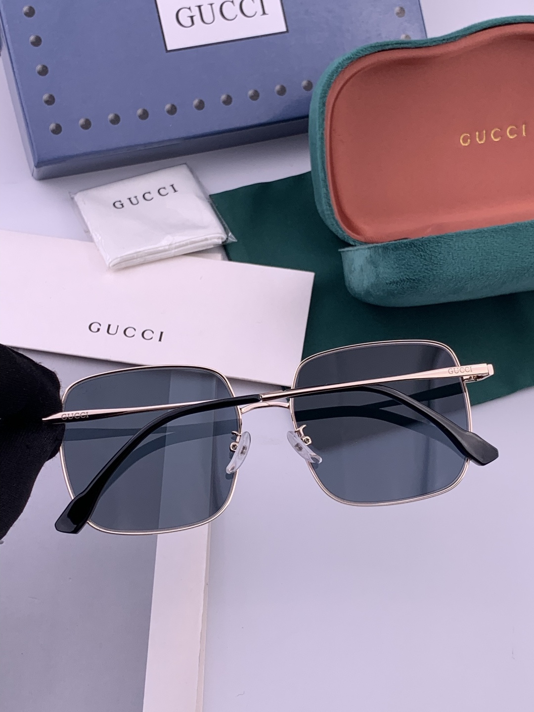 GUCCI 男款炫彩飞行员偏光太阳镜 ❤️材质：高清尼龙加厚卡槽高清偏光镜片 🌹无边框镜架💕颜👍型号：G