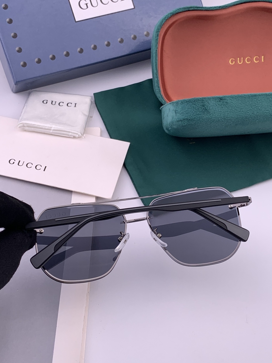 GUCCI 男款炫彩飞行员偏光太阳镜 ❤️材质：高清尼龙加厚卡槽高清偏光镜片 🌹无边框镜架💕颜 型号：G