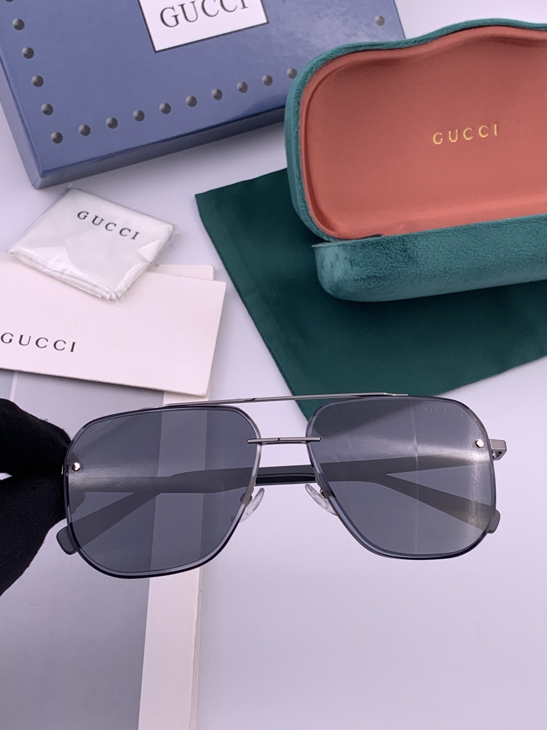 GUCCI 男款炫彩飞行员偏光太阳镜 ❤️材质：高清尼龙加厚卡槽高清偏光镜片 🌹无边框镜架💕颜 型号：G