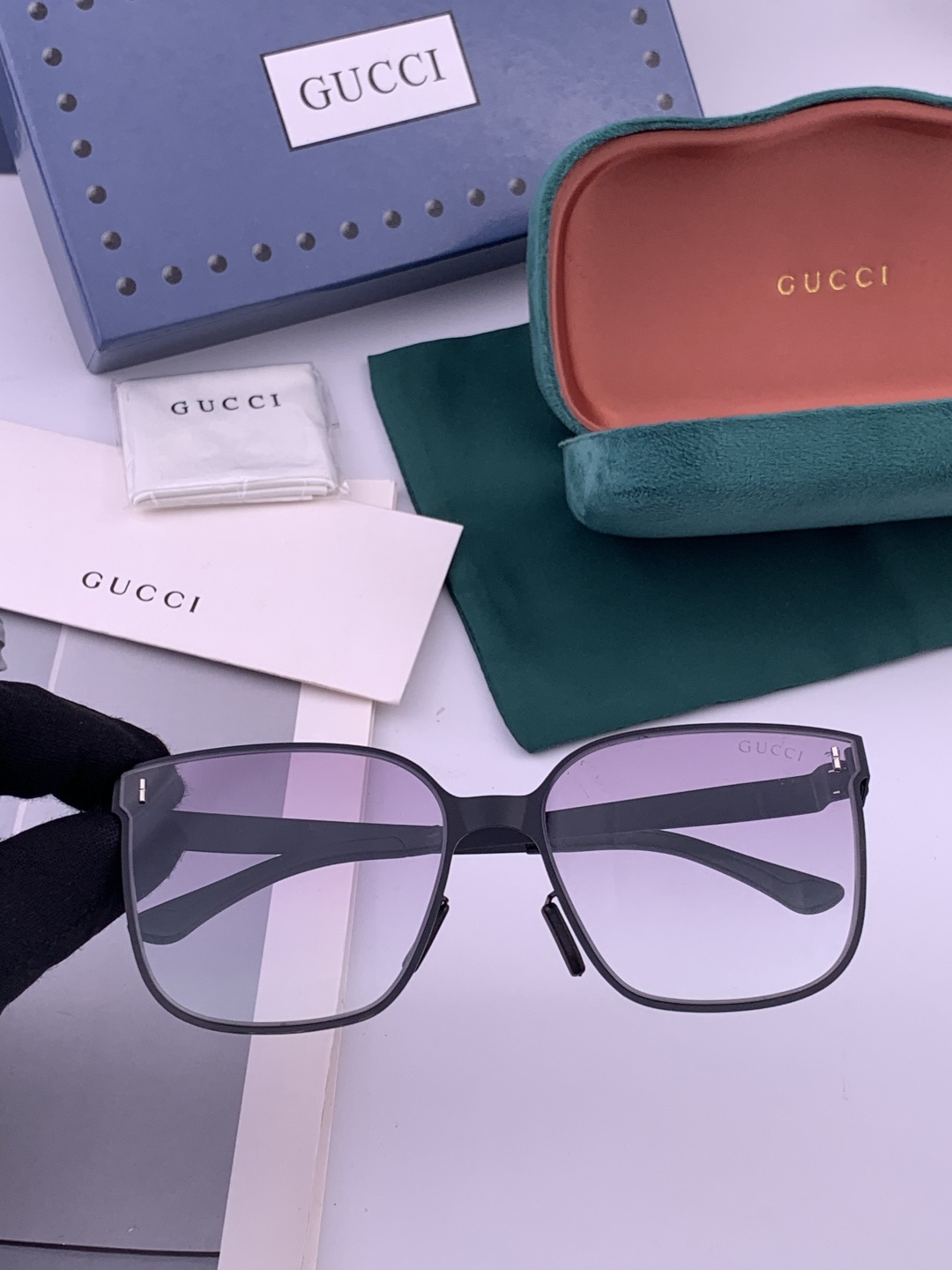 ♦️ GUCCI 新款男女情侣款太阳镜多边形墨镜iP电镀永不褪色 超轻超有弹性整幅眼镜无螺丝重要的是压不
