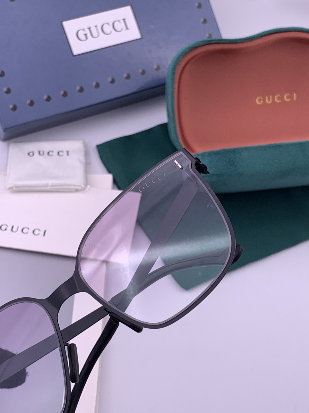♦️ GUCCI 新款男女情侣款太阳镜多边形墨镜iP电镀永不褪色 超轻超有弹性整幅眼镜无螺丝重要的是压不