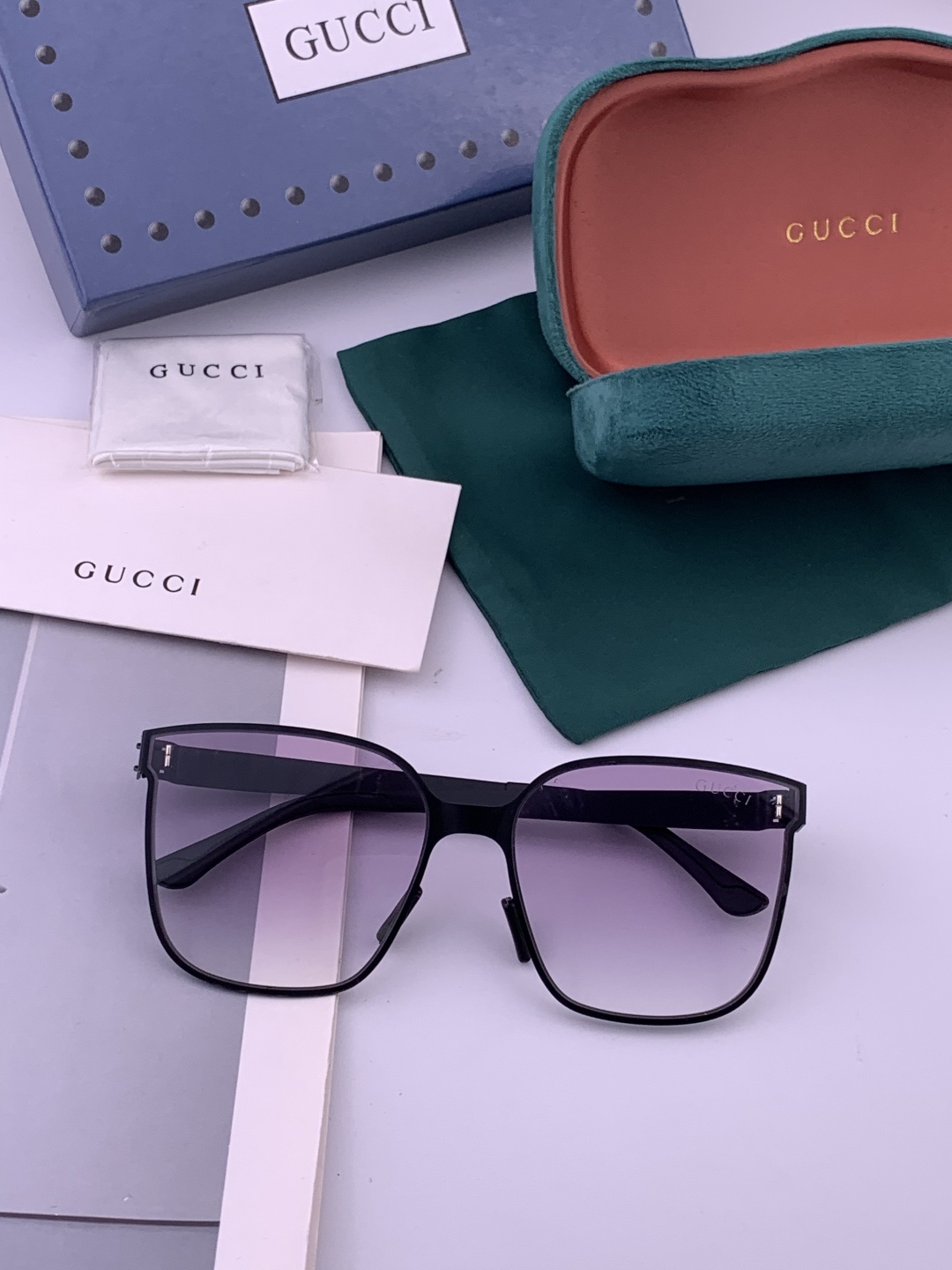 ♦️ GUCCI 新款男女情侣款太阳镜多边形墨镜iP电镀永不褪色 超轻超有弹性整幅眼镜无螺丝重要的是压不