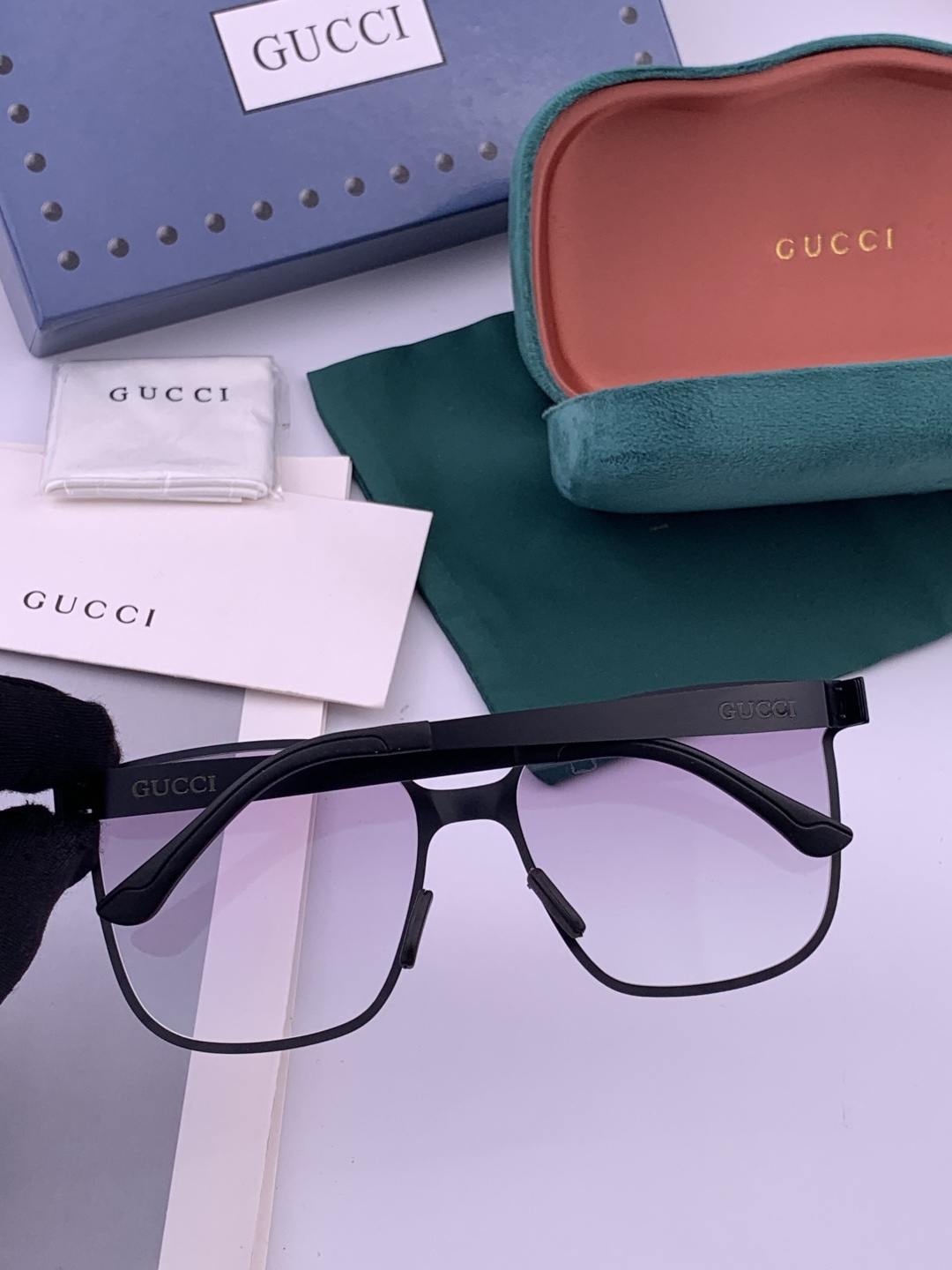 ♦️ GUCCI 新款男女情侣款太阳镜多边形墨镜iP电镀永不褪色 超轻超有弹性整幅眼镜无螺丝重要的是压不