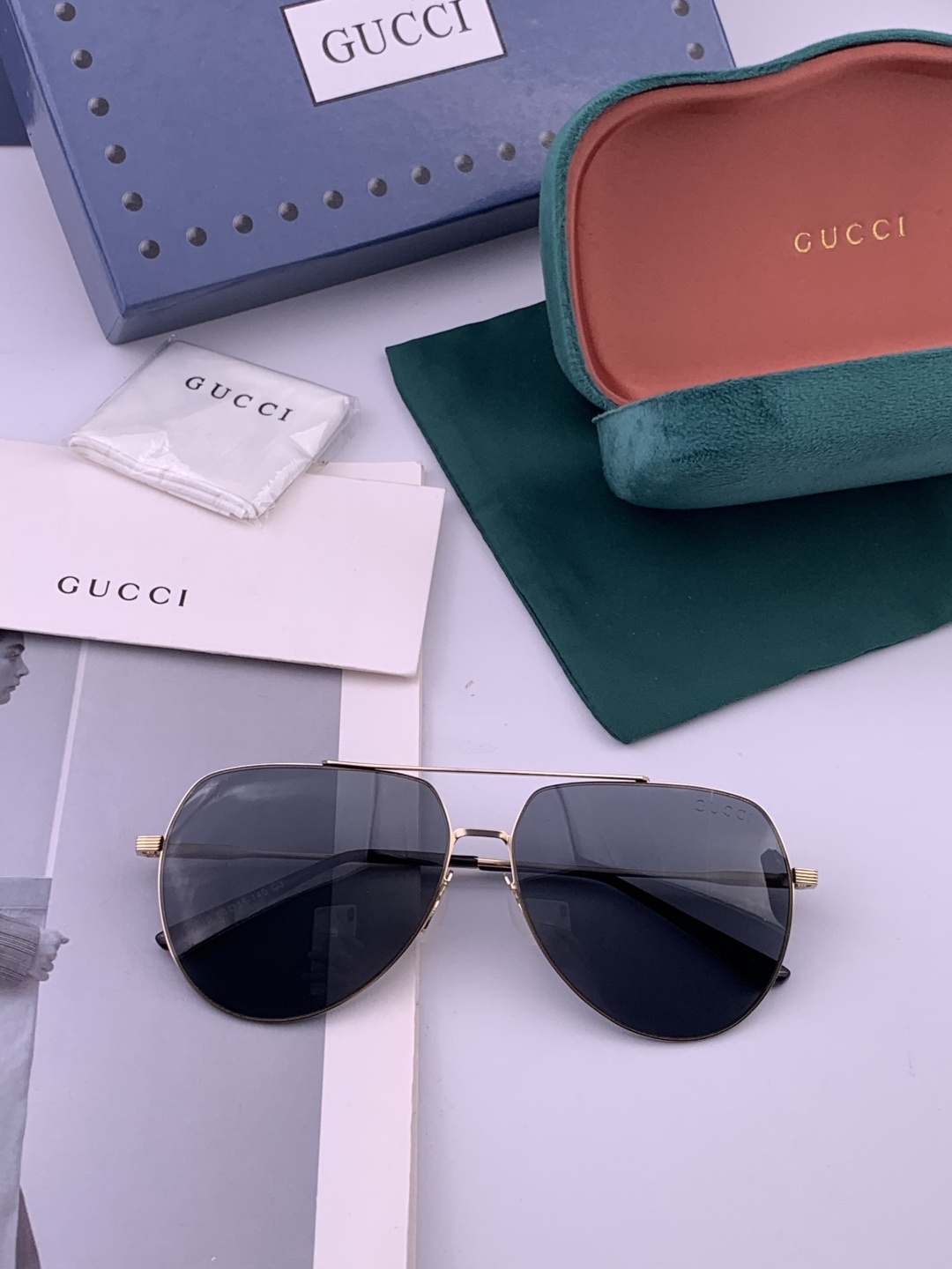 GUCCI 男款炫彩飞行员偏光太阳镜 ❤️材质：高清尼龙加厚卡槽高清偏光镜片 🌹无边框镜架💕颜👍型号：G
