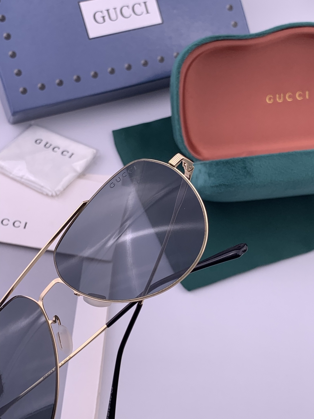 GUCCI 男款炫彩飞行员偏光太阳镜 ❤️材质：高清尼龙加厚卡槽高清偏光镜片 🌹无边框镜架💕颜👍型号：G