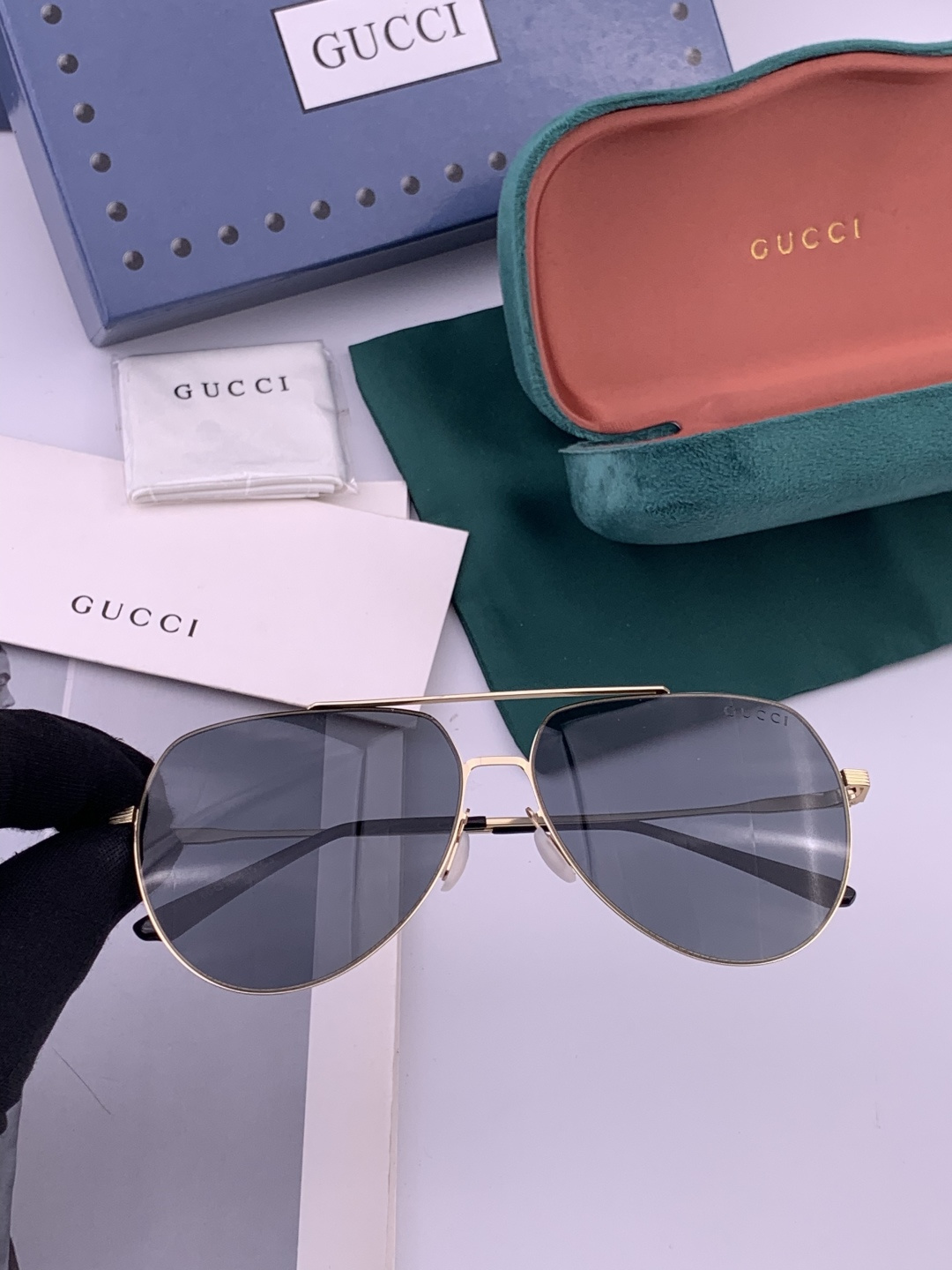 GUCCI 男款炫彩飞行员偏光太阳镜 ❤️材质：高清尼龙加厚卡槽高清偏光镜片 🌹无边框镜架💕颜👍型号：G