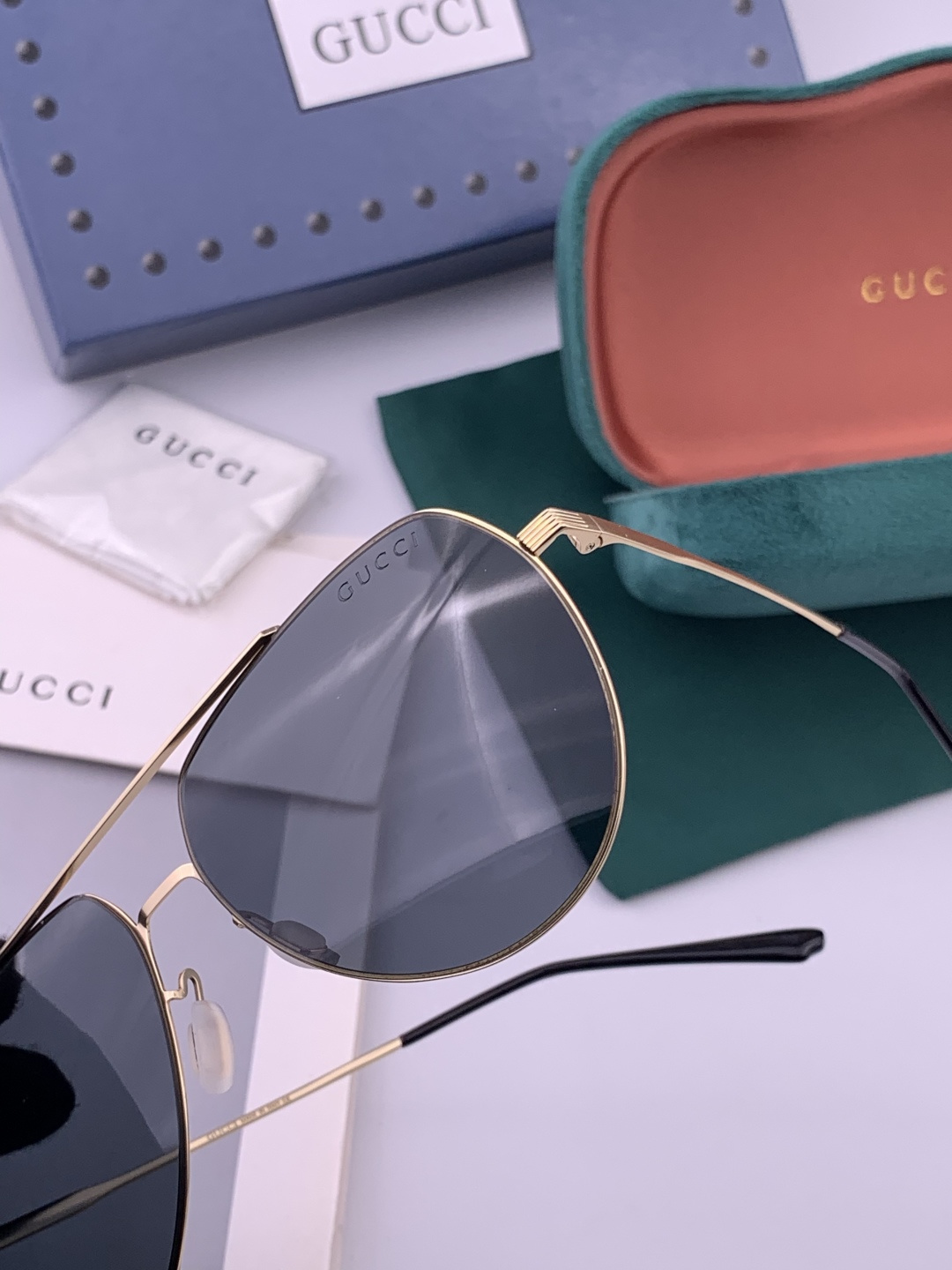 GUCCI 男款炫彩飞行员偏光太阳镜 ❤️材质：高清尼龙加厚卡槽高清偏光镜片 🌹无边框镜架💕颜👍型号：G
