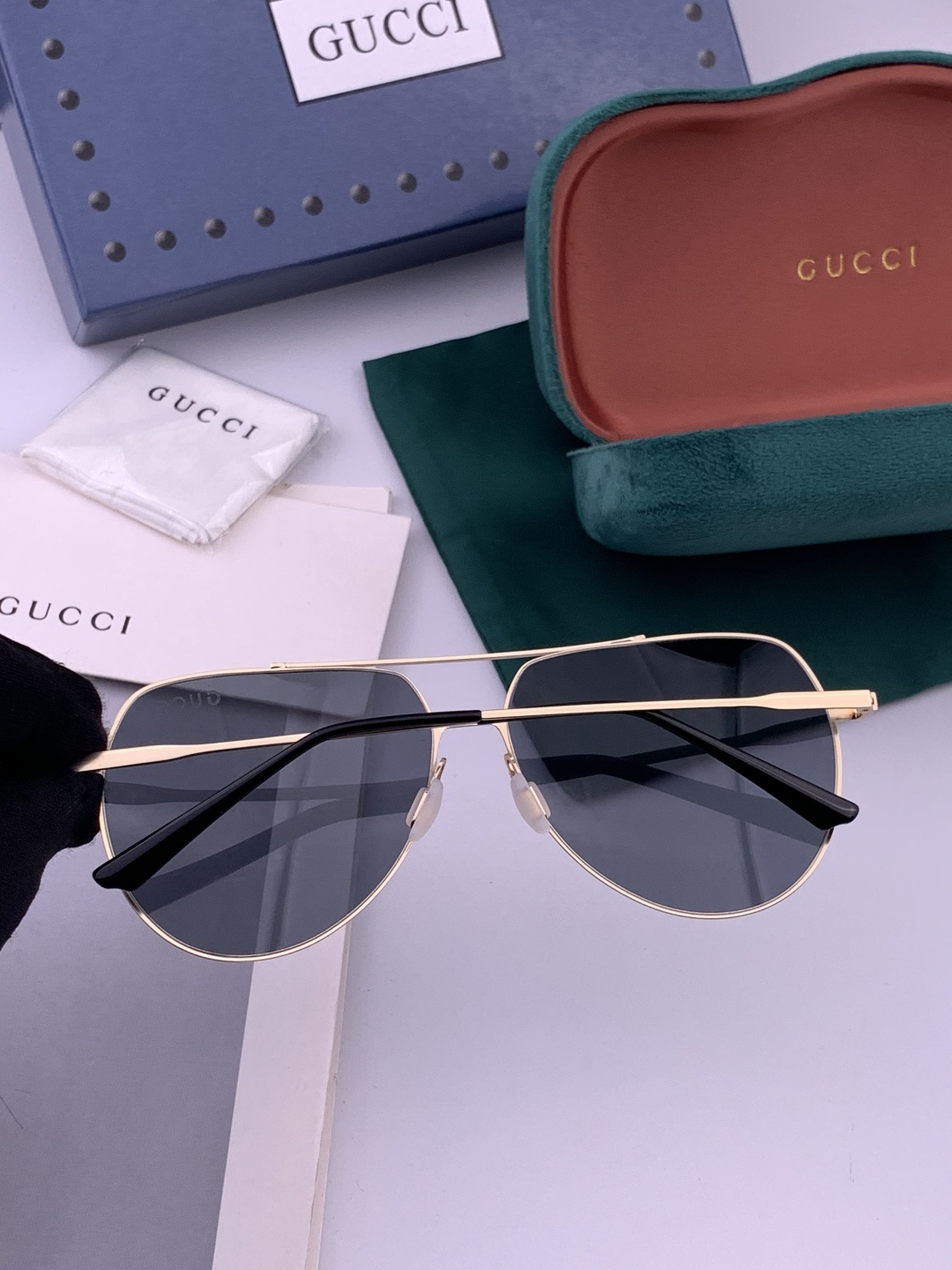 GUCCI 男款炫彩飞行员偏光太阳镜 ❤️材质：高清尼龙加厚卡槽高清偏光镜片 🌹无边框镜架💕颜👍型号：G
