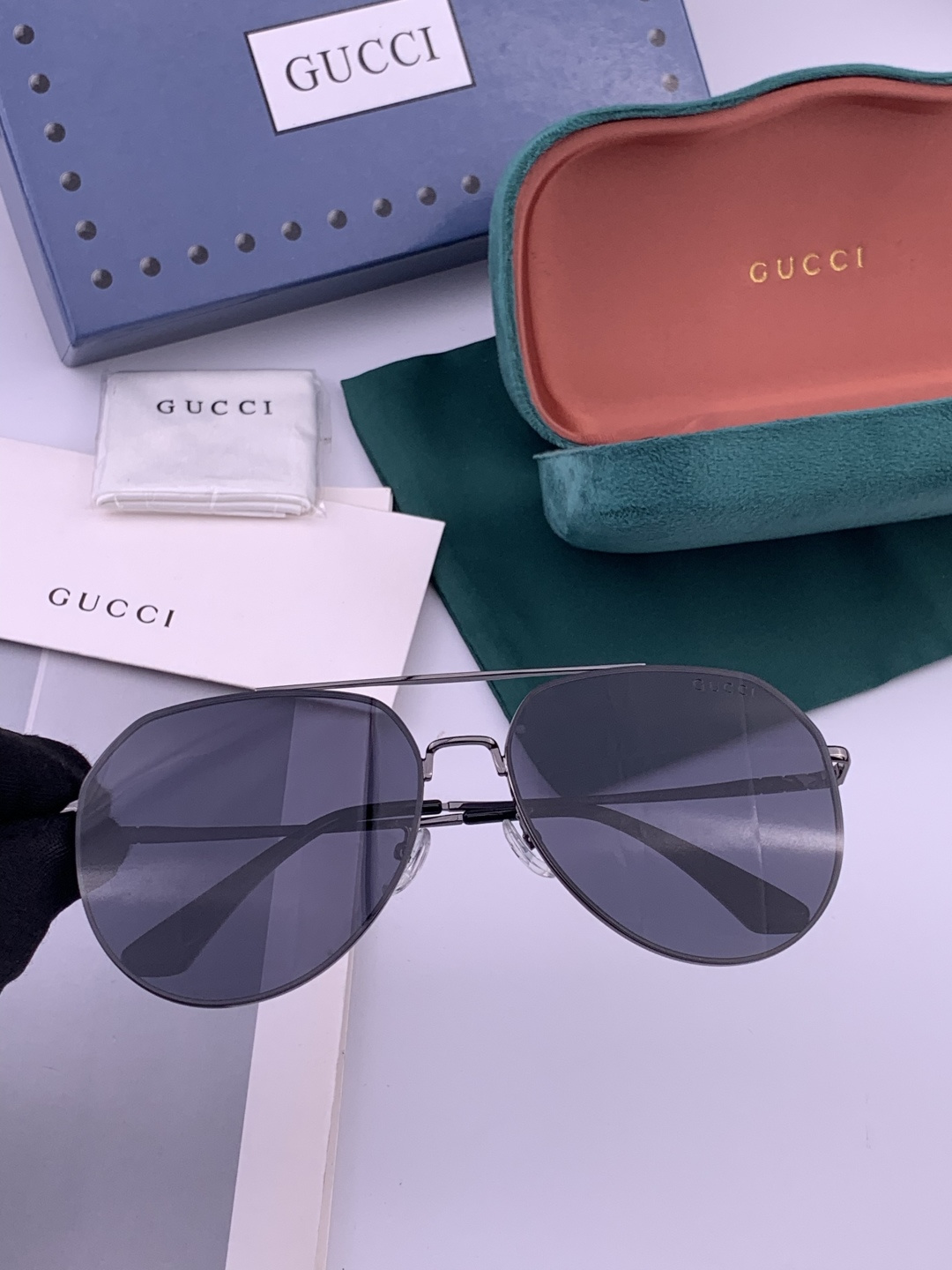 GUCCI 男款炫彩飞行员偏光太阳镜 ❤️材质：高清尼龙加厚卡槽高清偏光镜片 🌹无边框镜架💕颜👍型号：G