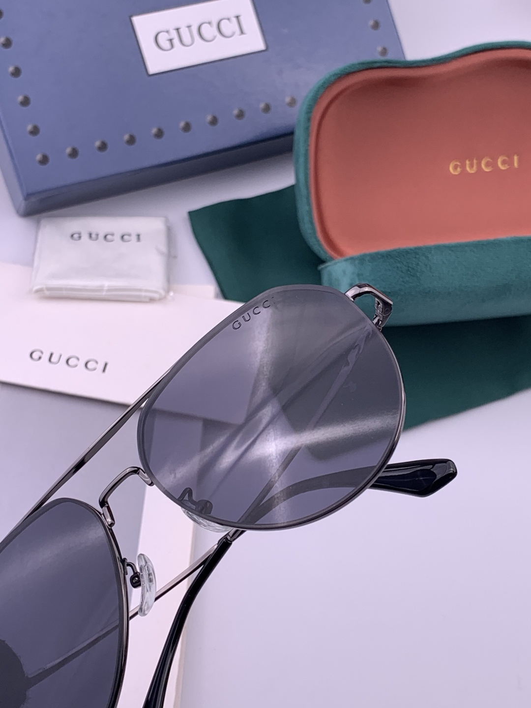 GUCCI 男款炫彩飞行员偏光太阳镜 ❤️材质：高清尼龙加厚卡槽高清偏光镜片 🌹无边框镜架💕颜👍型号：G