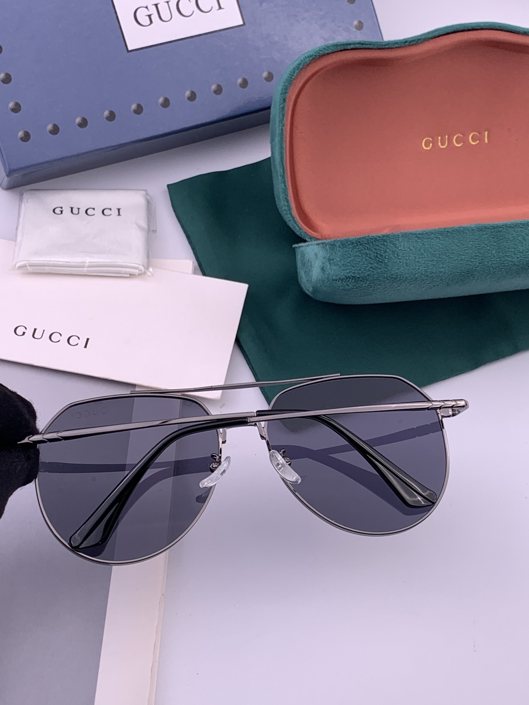 GUCCI 男款炫彩飞行员偏光太阳镜 ❤️材质：高清尼龙加厚卡槽高清偏光镜片 🌹无边框镜架💕颜👍型号：G