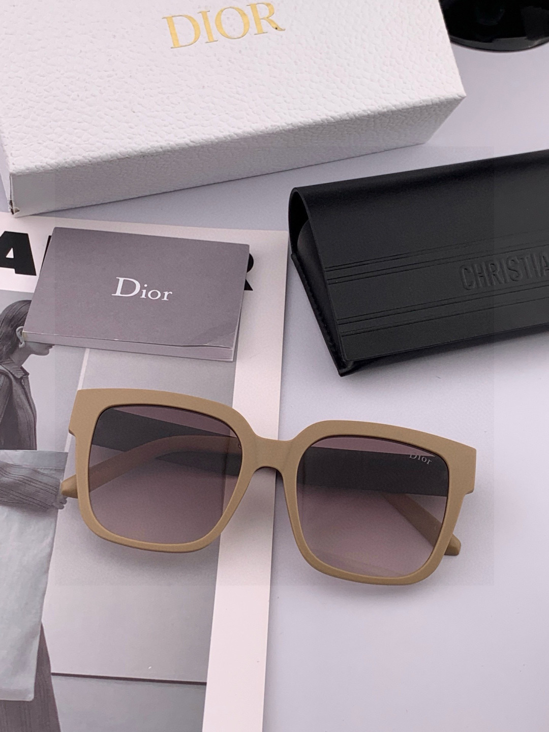 🔺 【DIOR-迪奥】开春新款 潮流爆款 时尚方框太阳镜 高品质 佩戴舒适 网红潮款墨镜 型号：D830