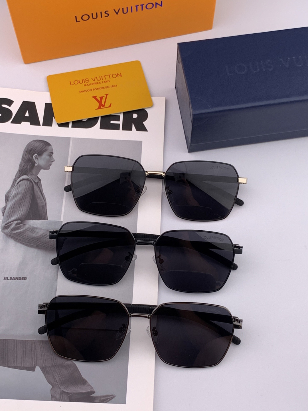 LV 。 高品质男女款墨镜 👍 进口宝丽来偏光镜片 。蛤蟆镜 开车钓鱼都可 。百搭显瘦墨镜韩版男士飞行员