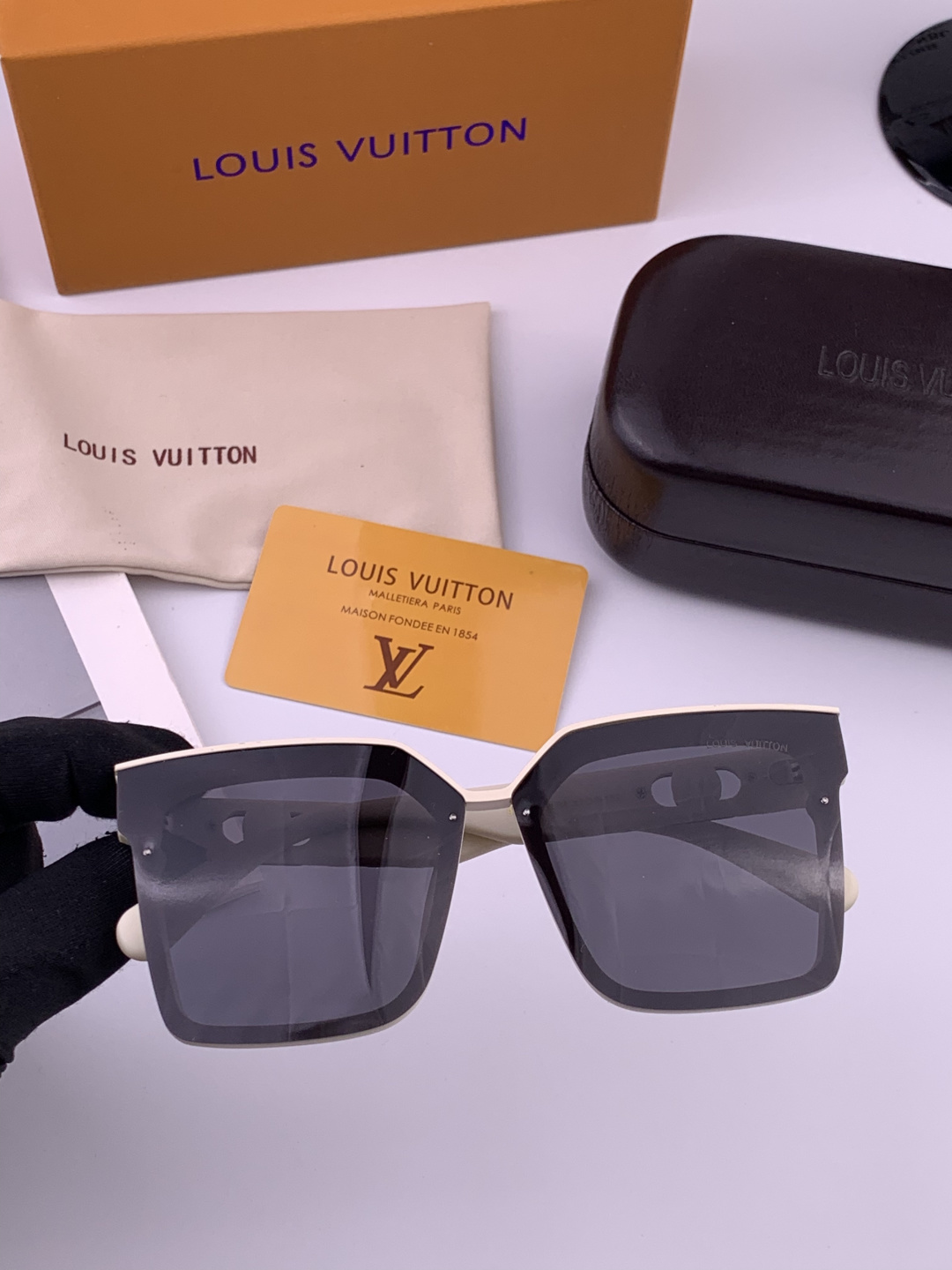 LV 太阳镜潮品官网模特同款 [玫瑰][玫瑰]四叶草🍀精致个性设计简约时尚 高品质值得拥有绝对潮爆整个夏