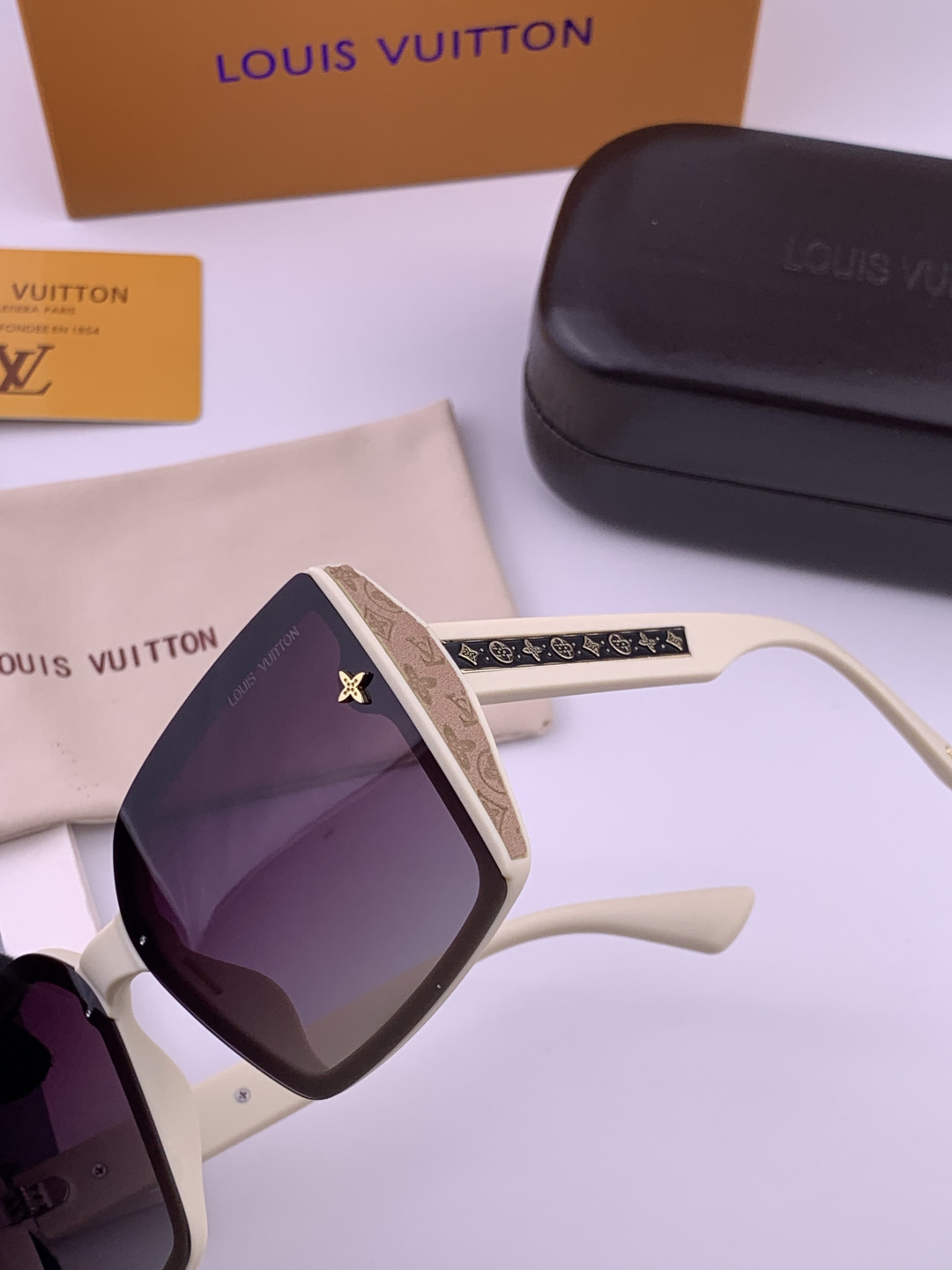 LV 太阳镜潮品官网模特同款 [玫瑰][玫瑰]四叶草🍀精致个性设计简约时尚 高品质值得拥有绝对潮爆整个夏