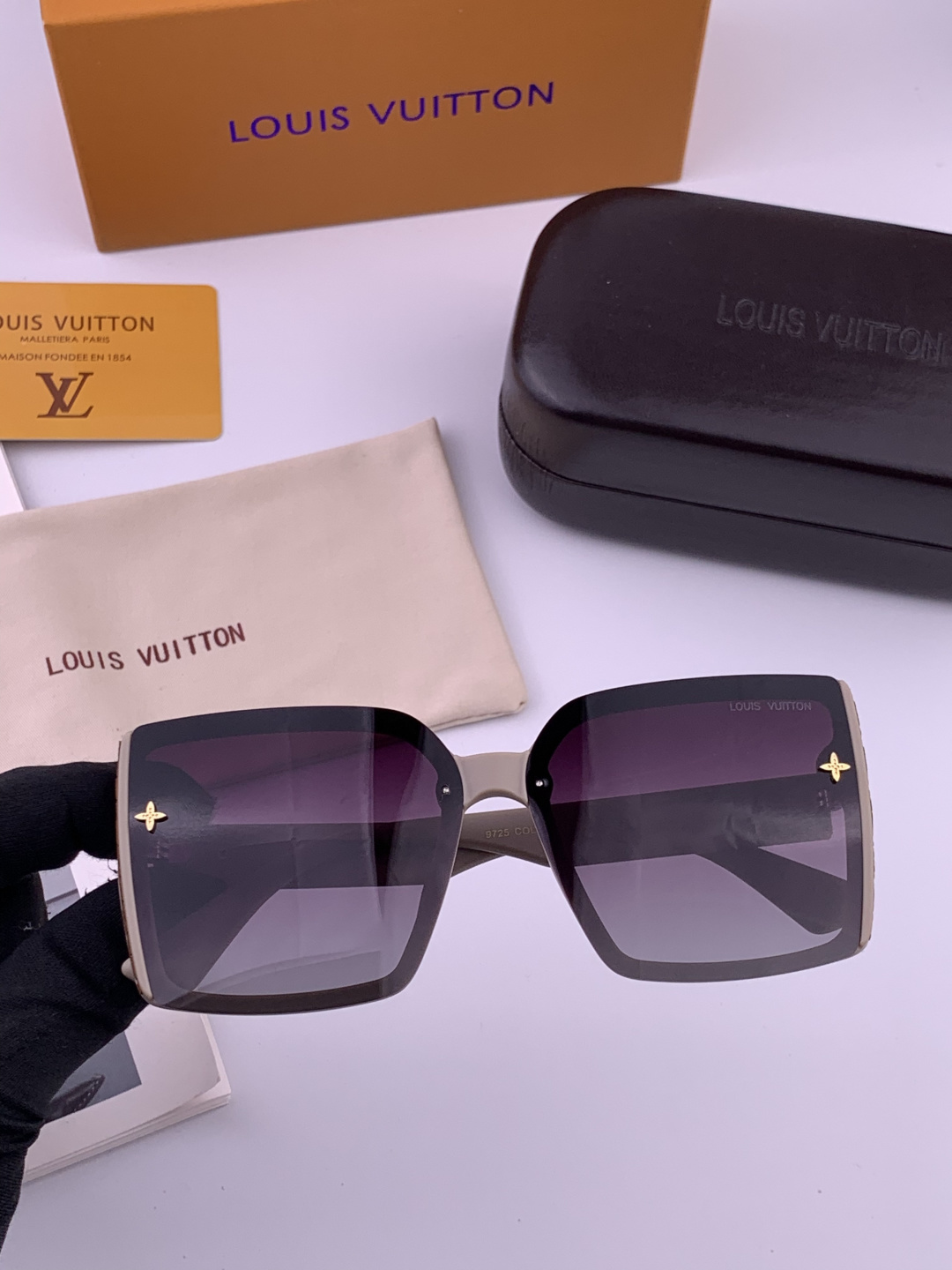LV 太阳镜潮品官网模特同款 [玫瑰][玫瑰]四叶草🍀精致个性设计简约时尚 高品质值得拥有绝对潮爆整个夏