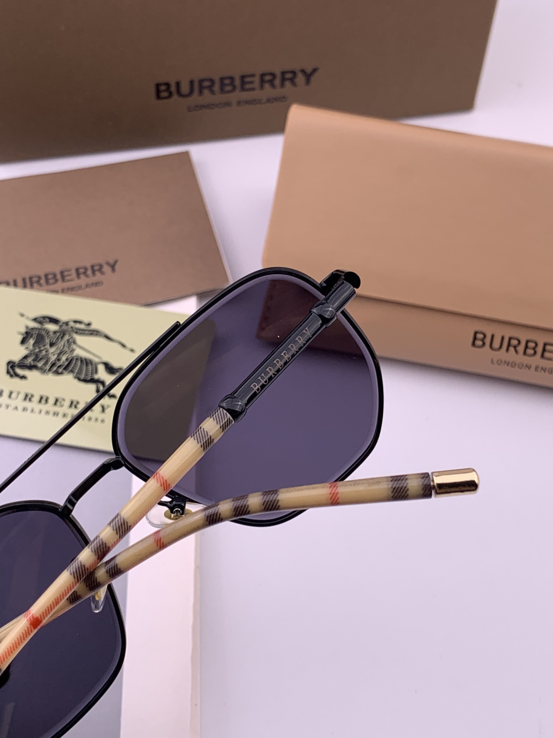 BURBERRY 巴宝莉 男士太阳眼镜 🕶🕶正版蛤蟆 太阳镜💋💋👣👣 高品质 不挑脸 火的狠 🍁🍁💯💯🐝