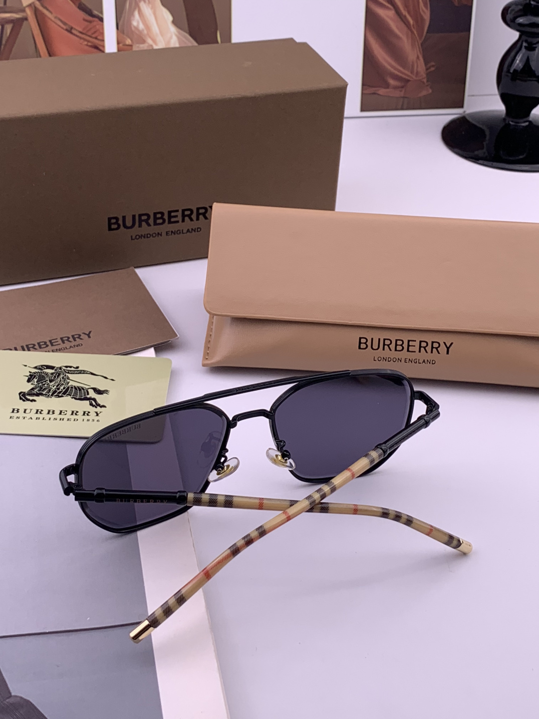 BURBERRY 巴宝莉 男士太阳眼镜 🕶🕶正版蛤蟆 太阳镜💋💋👣👣 高品质 不挑脸 火的狠 🍁🍁💯💯🐝