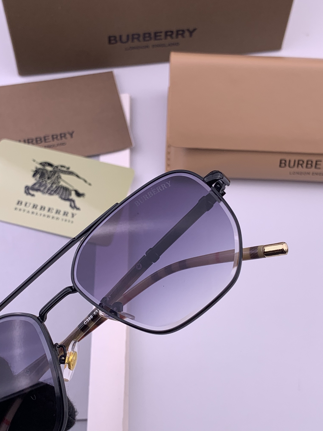 BURBERRY 巴宝莉 男士太阳眼镜 🕶🕶正版蛤蟆 太阳镜💋💋👣👣 高品质 不挑脸 火的狠 🍁🍁💯💯🐝