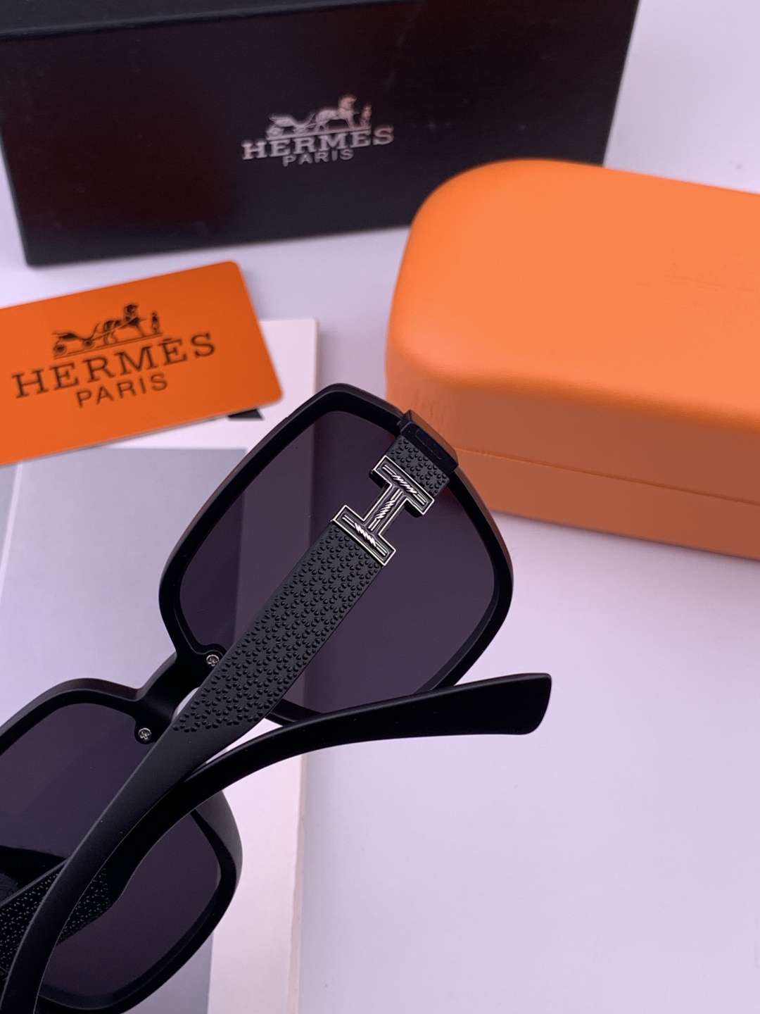 HERMES 爱马仕 开春新款🎈原版出货 网红超爆款💙经典奢华全球风[强][酷][亲亲] 时尚方框太阳镜