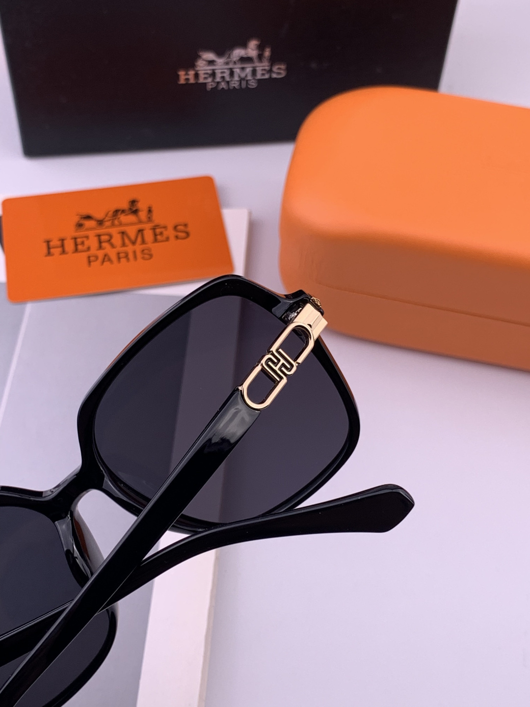 HERMES 爱马仕 开春新款🎈原版出货 网红超爆款💙经典奢华全球风[强][酷][亲亲] 时尚方框太阳镜