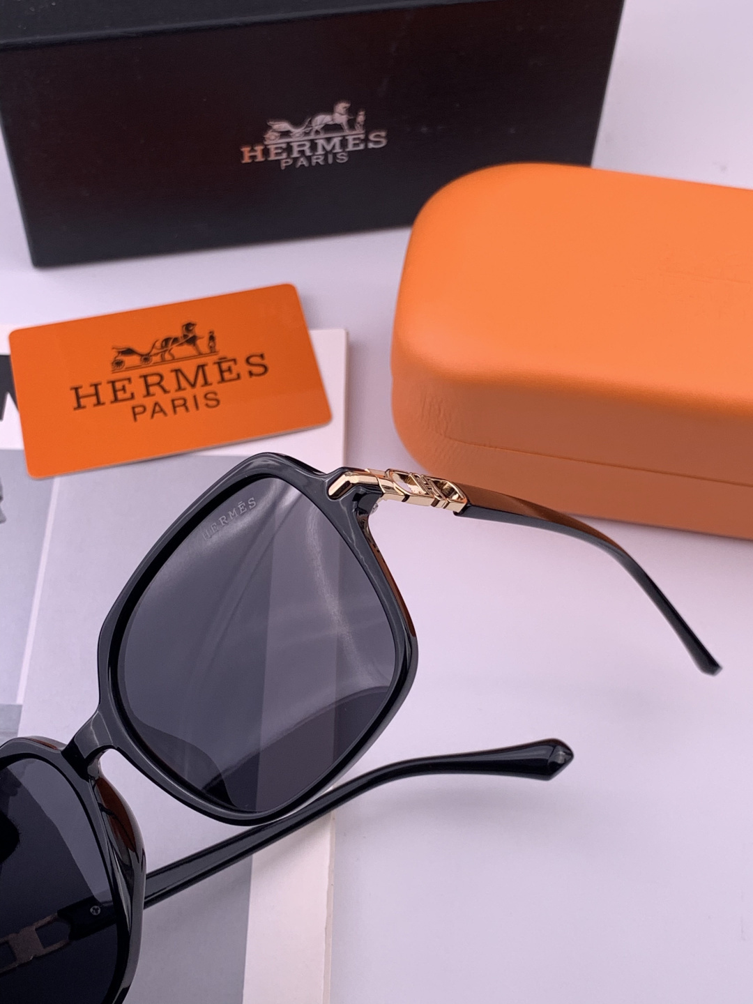 HERMES 爱马仕 开春新款🎈原版出货 网红超爆款💙经典奢华全球风[强][酷][亲亲] 时尚方框太阳镜