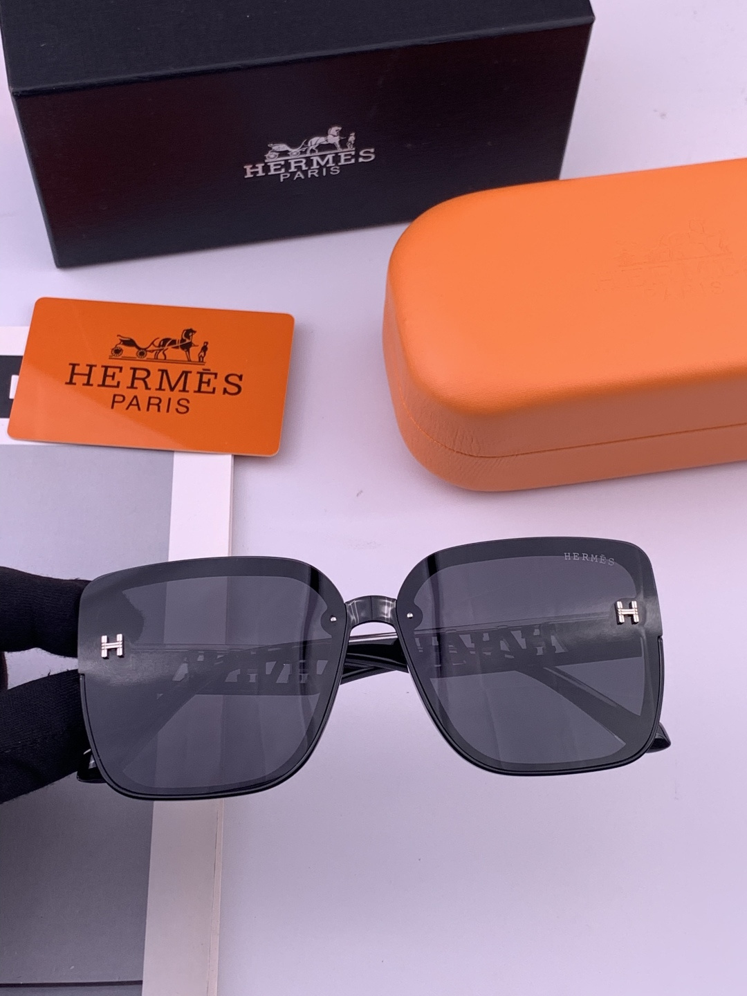 HERMES 爱马仕 开春新款🎈原版出货 网红超爆款💙经典奢华全球风[强][酷][亲亲] 时尚方框太阳镜
