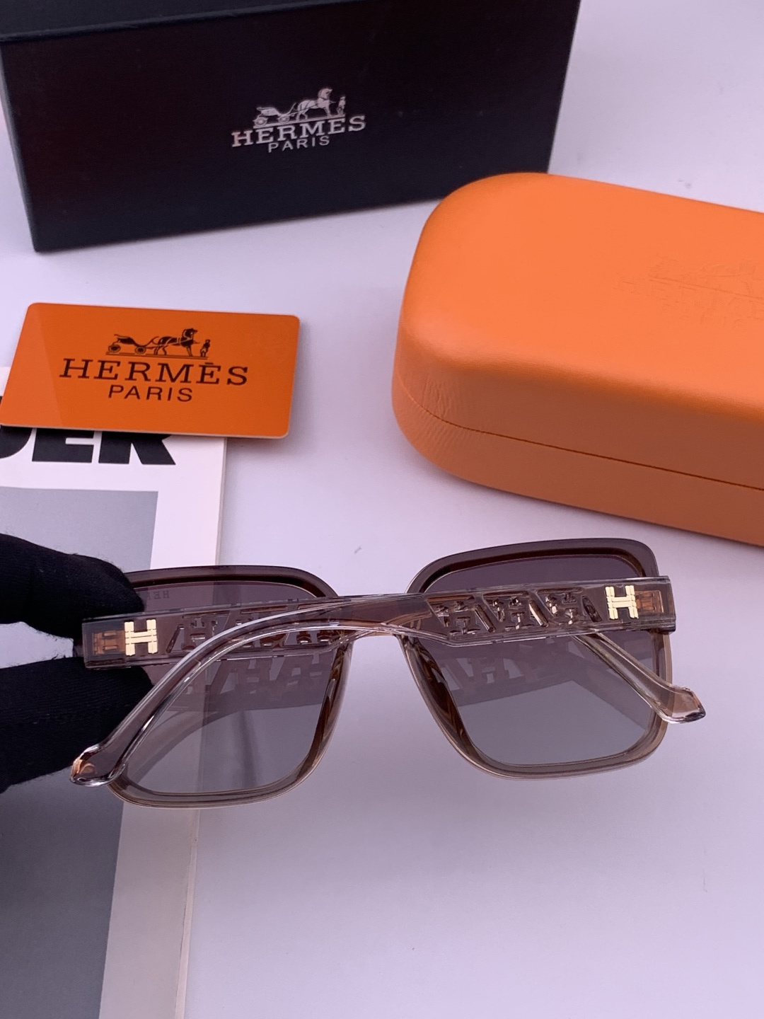 HERMES 爱马仕 开春新款🎈原版出货 网红超爆款💙经典奢华全球风[强][酷][亲亲] 时尚方框太阳镜