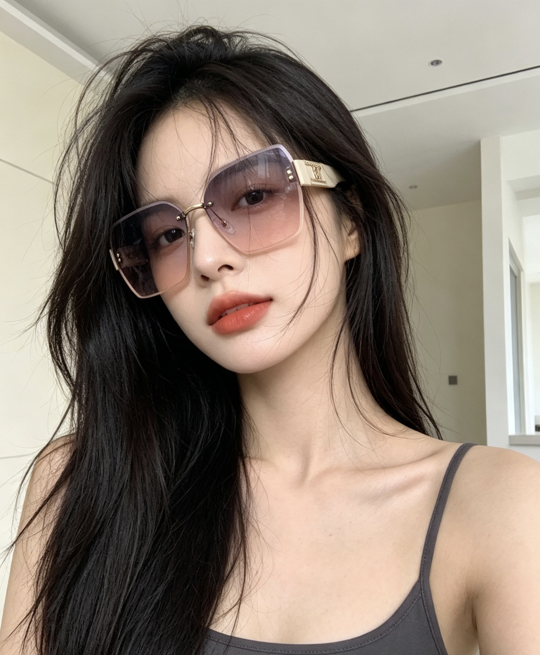lv大框太阳镜墨镜经典的方框设计，不挑脸型，无论搭配大衣还是连衣裙都非常显气质预防紫外线 型号：L926