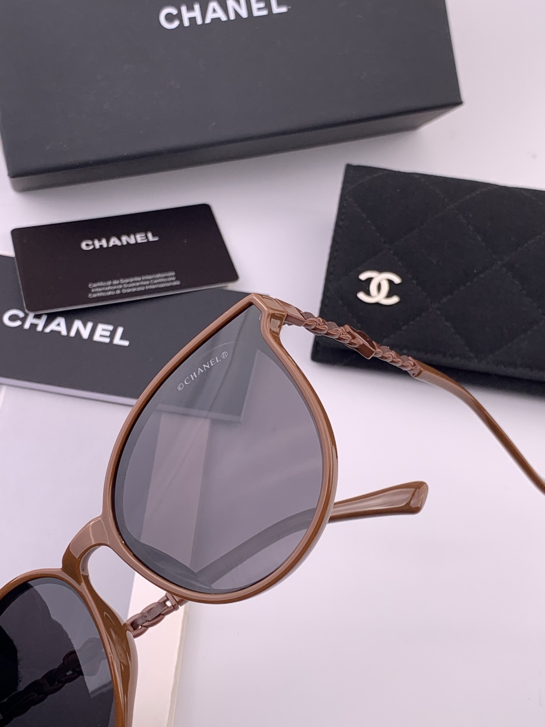 【CHANEL】香奈儿 新款潮流爆款 时尚方框太阳镜 佩戴舒适 网红潮款墨镜 女士高清加厚偏光太阳镜🕶️