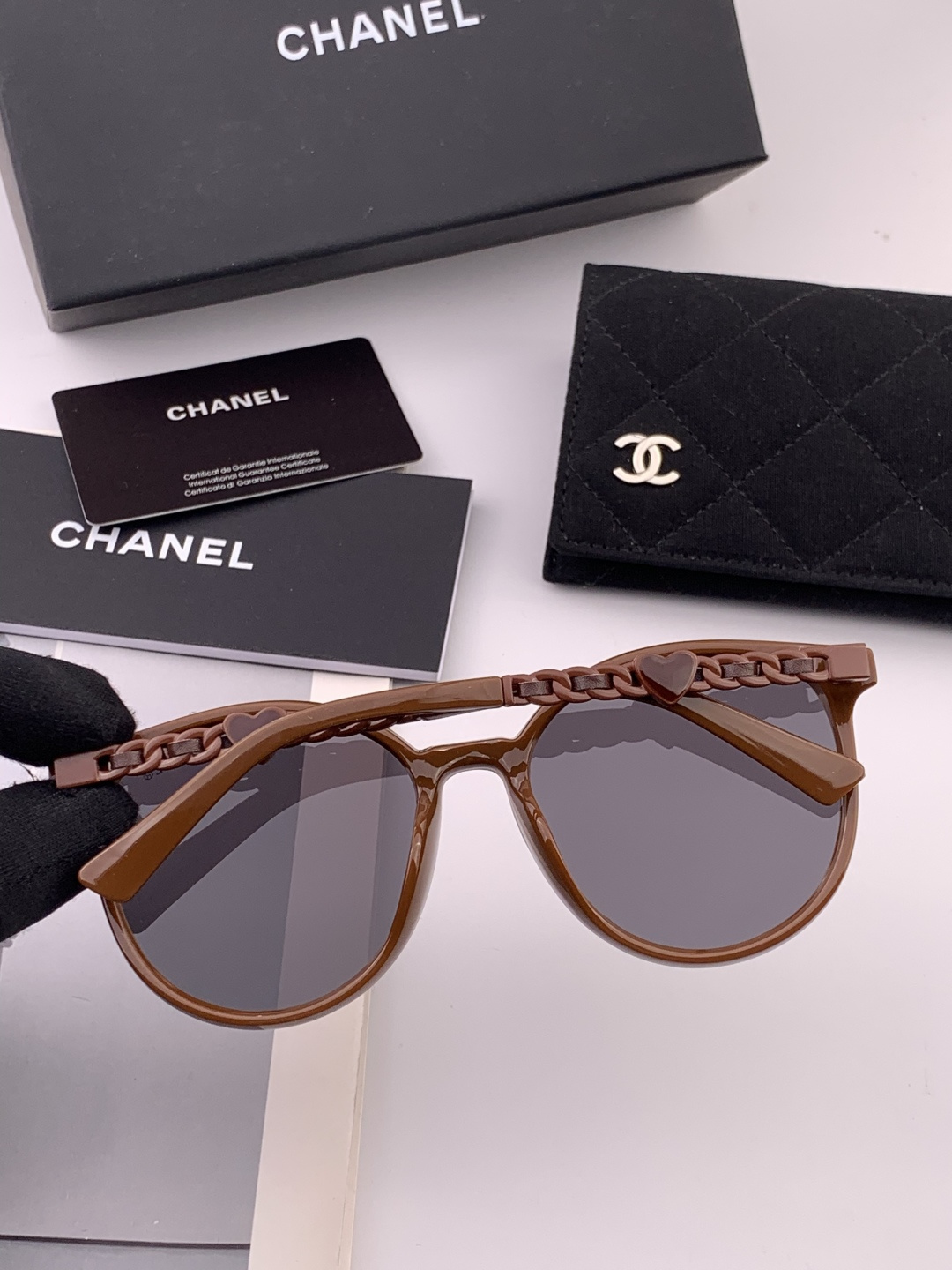 【CHANEL】香奈儿 新款潮流爆款 时尚方框太阳镜 佩戴舒适 网红潮款墨镜 女士高清加厚偏光太阳镜🕶️