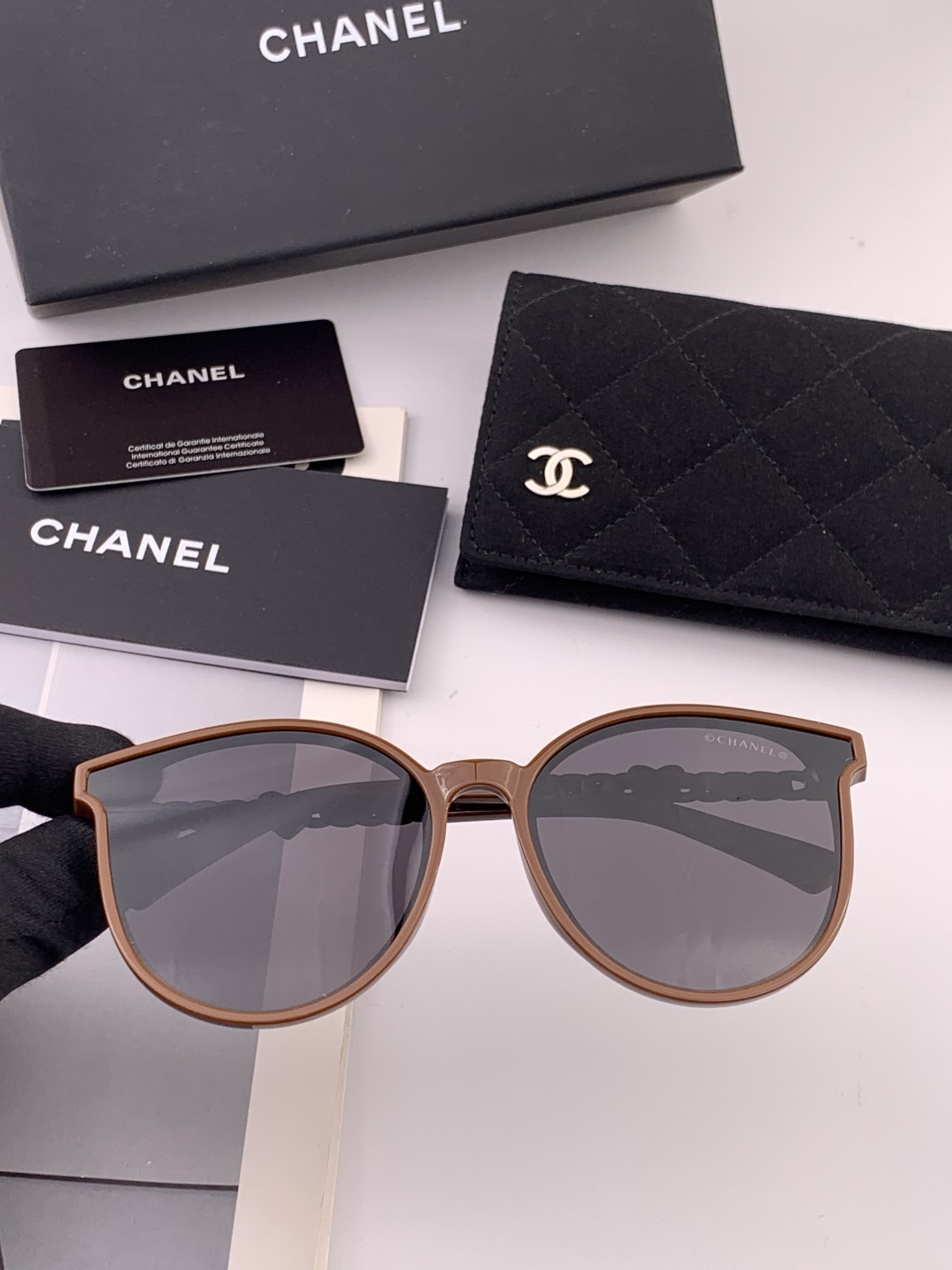 【CHANEL】香奈儿 新款潮流爆款 时尚方框太阳镜 佩戴舒适 网红潮款墨镜 女士高清加厚偏光太阳镜🕶️