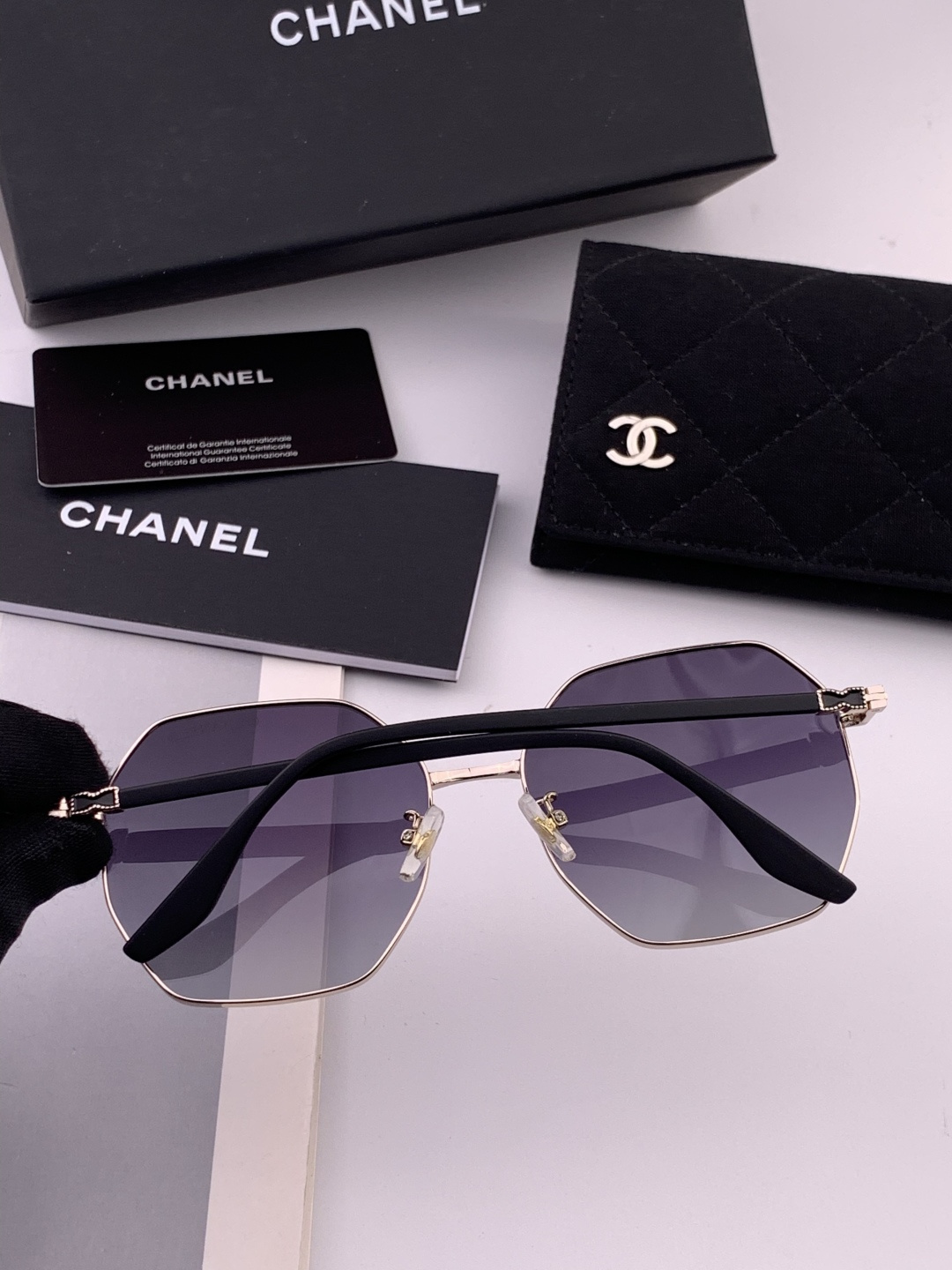 新品CHANEL 香奈儿太阳镜以独特魅力和前卫风格诠释春夏最新眼镜，质感超好佩带舒适 型号：CH3639