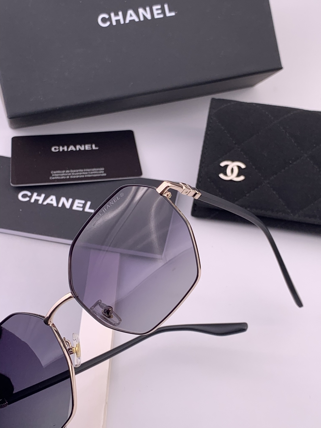 新品CHANEL 香奈儿太阳镜以独特魅力和前卫风格诠释春夏最新眼镜，质感超好佩带舒适 型号：CH3639