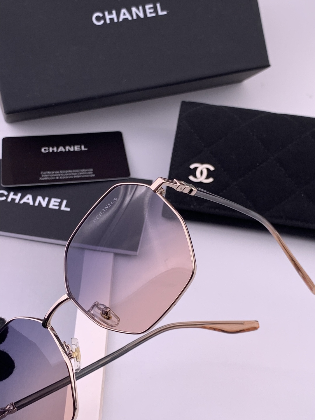 新品CHANEL 香奈儿太阳镜以独特魅力和前卫风格诠释春夏最新眼镜，质感超好佩带舒适 型号：CH3639