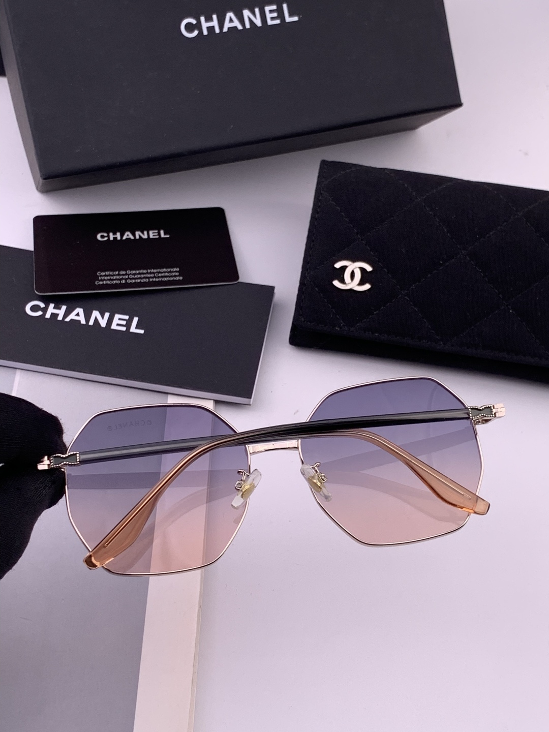 新品CHANEL 香奈儿太阳镜以独特魅力和前卫风格诠释春夏最新眼镜，质感超好佩带舒适 型号：CH3639
