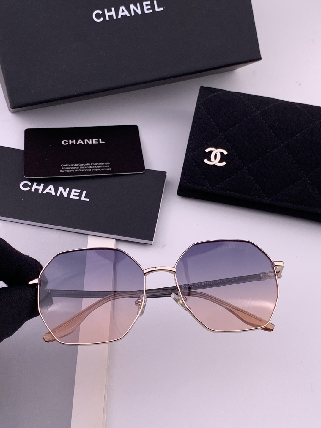 新品CHANEL 香奈儿太阳镜以独特魅力和前卫风格诠释春夏最新眼镜，质感超好佩带舒适 型号：CH3639