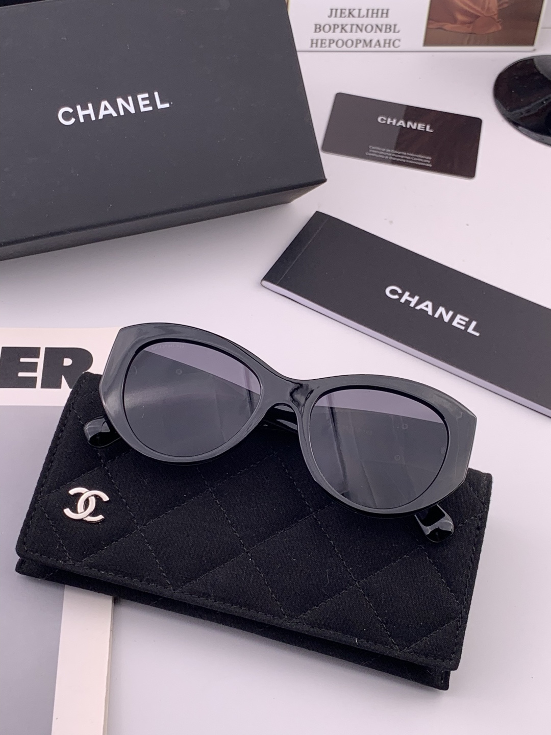 新品CHANEL 香奈儿太阳镜以独特魅力和前卫风格诠释春夏最新眼镜，质感超好佩带舒适 型号：CH4600