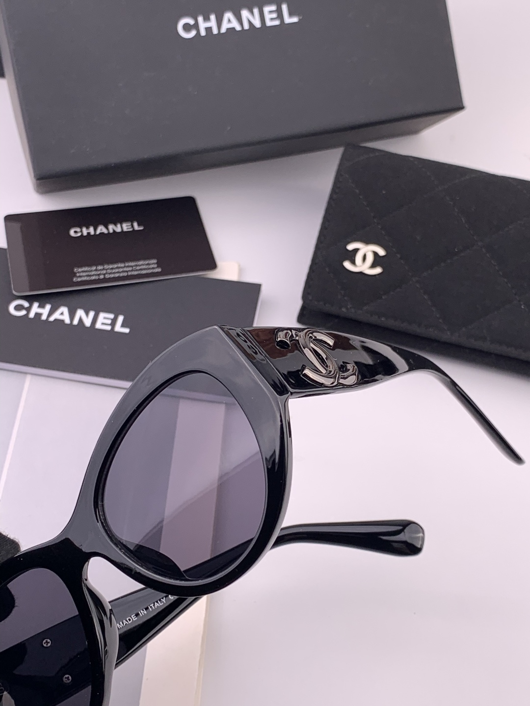新品CHANEL 香奈儿太阳镜以独特魅力和前卫风格诠释春夏最新眼镜，质感超好佩带舒适 型号：CH4600