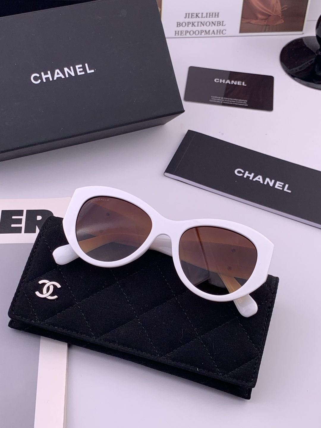 新品CHANEL 香奈儿太阳镜以独特魅力和前卫风格诠释春夏最新眼镜，质感超好佩带舒适 型号：CH4600