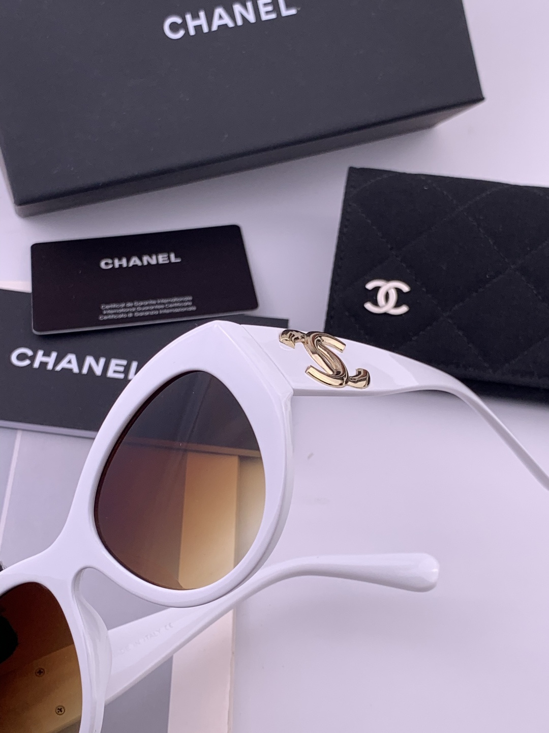 新品CHANEL 香奈儿太阳镜以独特魅力和前卫风格诠释春夏最新眼镜，质感超好佩带舒适 型号：CH4600