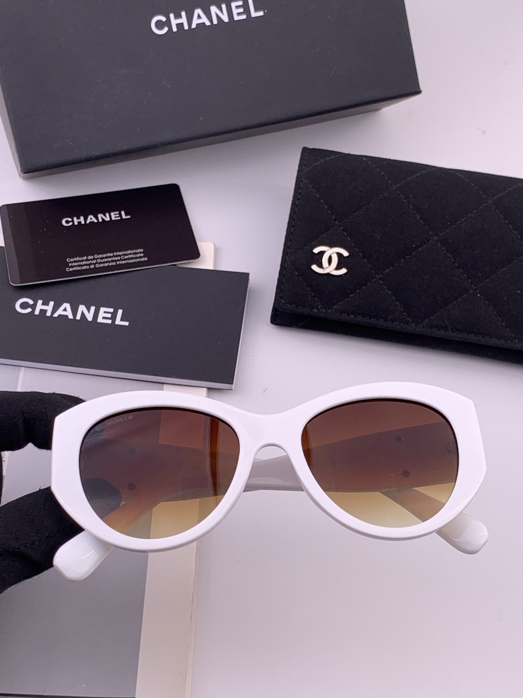 新品CHANEL 香奈儿太阳镜以独特魅力和前卫风格诠释春夏最新眼镜，质感超好佩带舒适 型号：CH4600