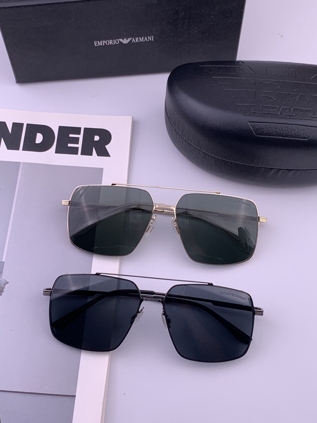 阿玛尼男款炫彩飞行员偏光太阳镜 ❤️材质：高清尼龙加厚卡槽高清偏光镜片 🌹无边框镜架💕颜👍型号：A818