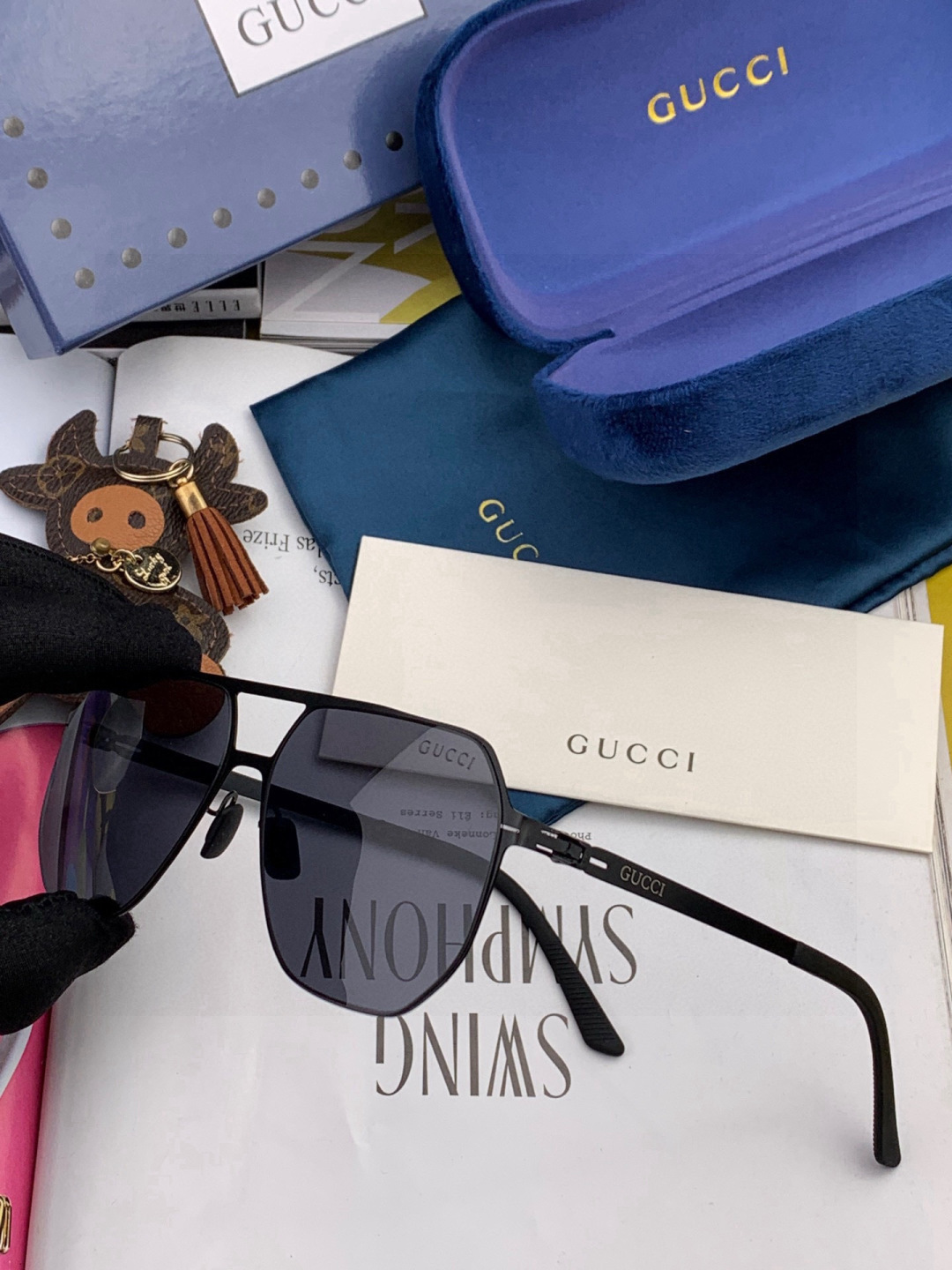 ♦️ GUCCI 新款男女情侣款太阳镜多边形墨镜iP电镀永不褪色 超轻超有弹性整幅眼镜无螺丝重要的是压不