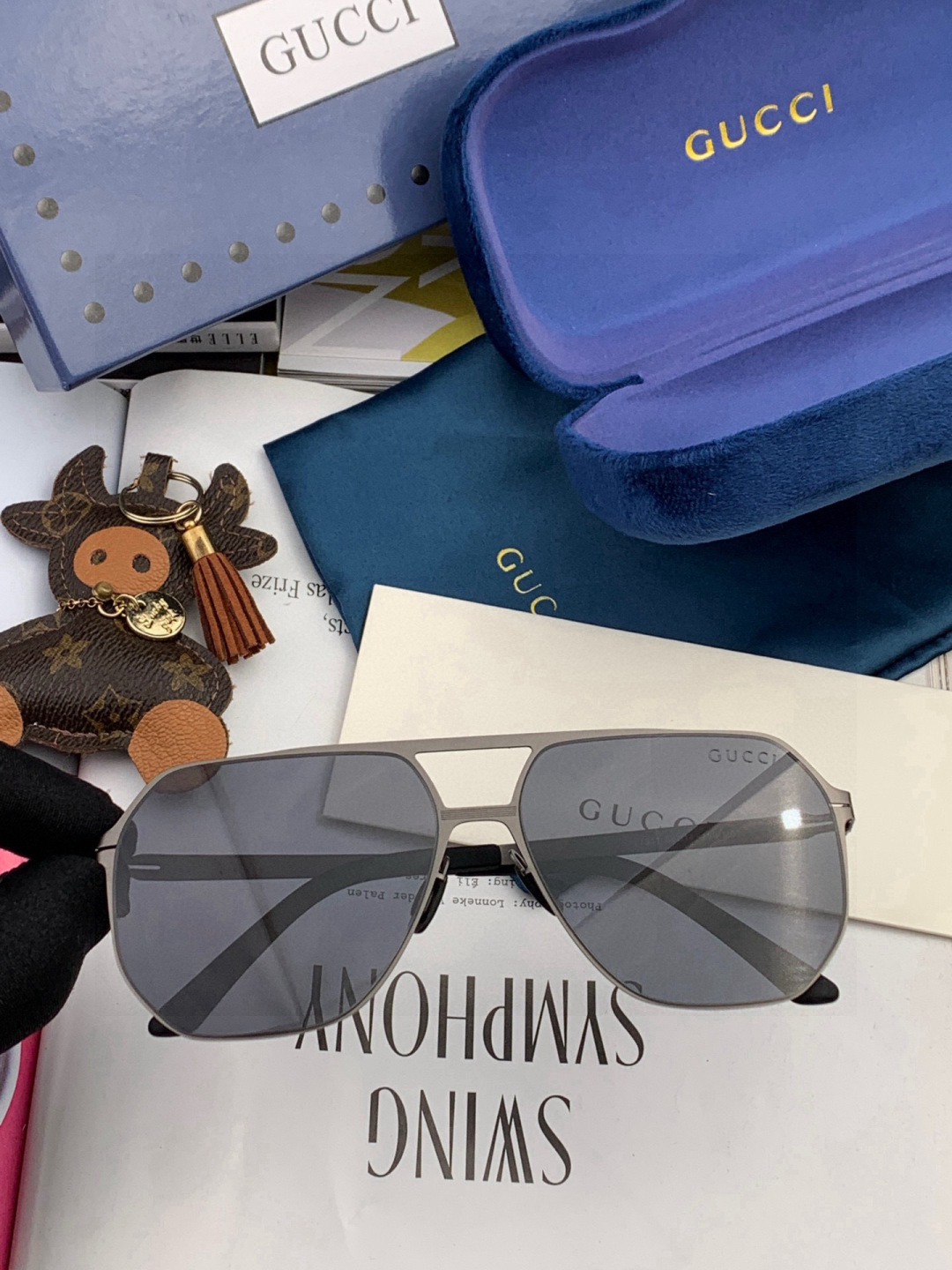 ♦️ GUCCI 新款男女情侣款太阳镜多边形墨镜iP电镀永不褪色 超轻超有弹性整幅眼镜无螺丝重要的是压不