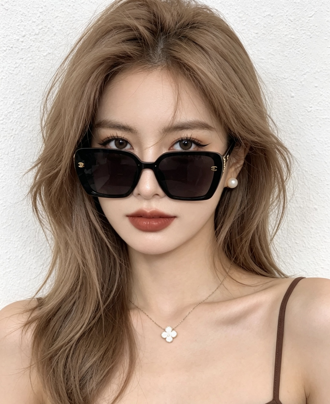 🔺CHANEL🔻官方早春新款，众多明星同款[色]香奈儿‼️‼️新款大框偏光墨镜 ，镜腿LOGO小珍珠🌈🌈