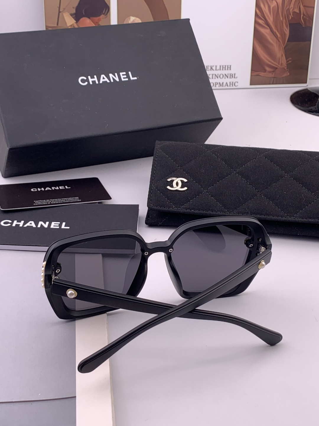 🔺CHANEL🔻官方早春新款，众多明星同款[色]香奈儿‼️‼️新款大框偏光墨镜 ，镜腿LOGO小珍珠🌈🌈
